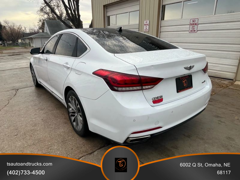 2015 Hyundai Genesis 3.8 photo 2