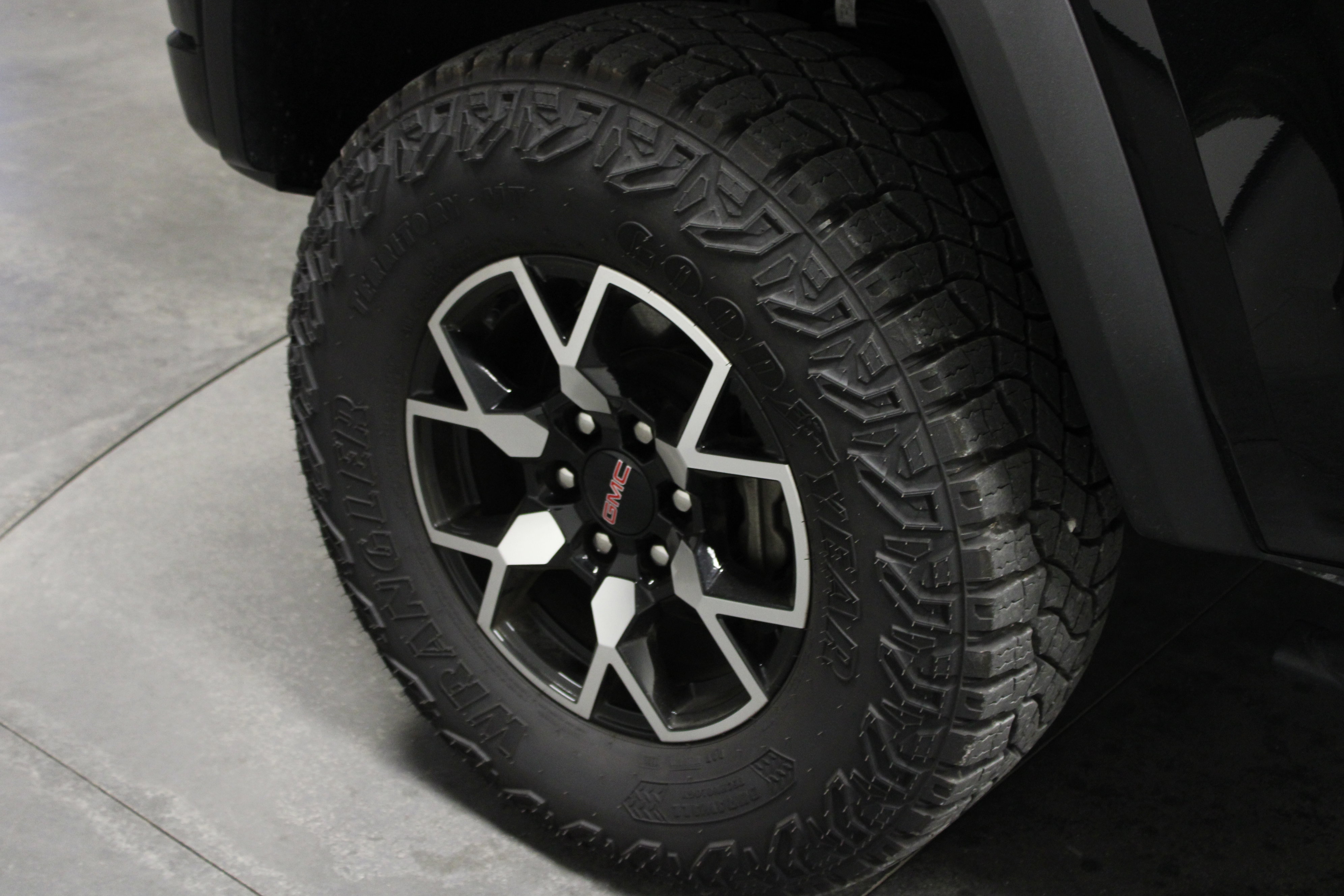 2024 Gmc Canyon AT4X photo 9