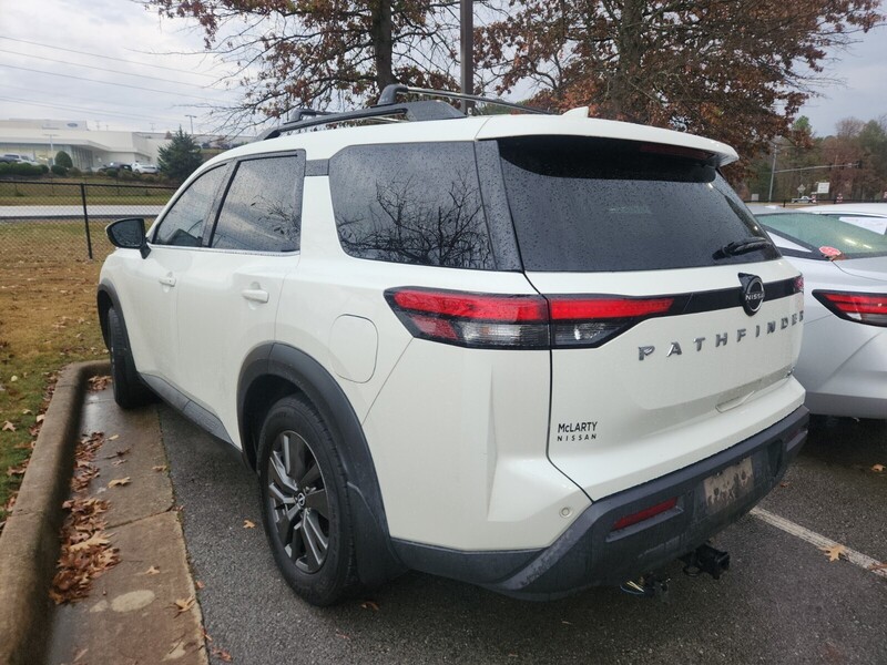 2022 Nissan Pathfinder SV photo 3