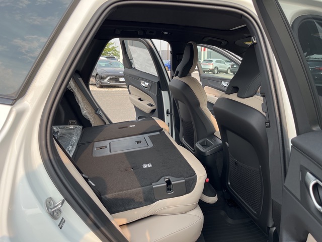 2026 Volvo XC60 B5 Plus photo 20