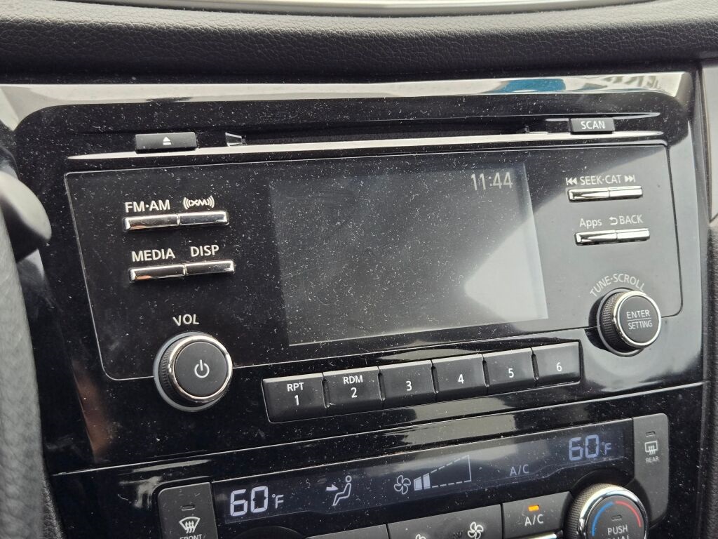 2016 Nissan Rogue SV photo 22