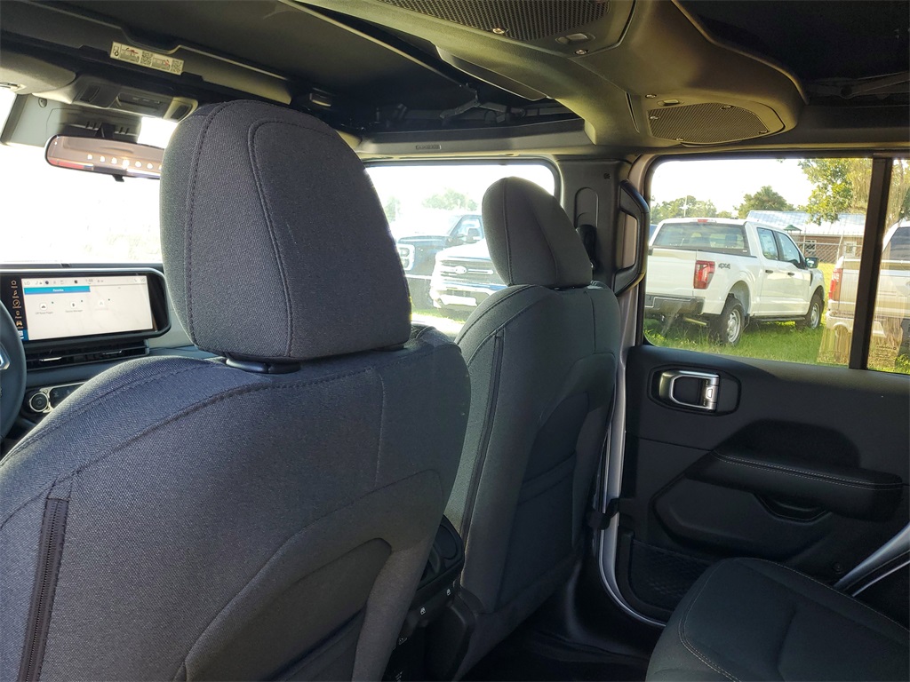 2024 Jeep Wrangler Sahara photo 26
