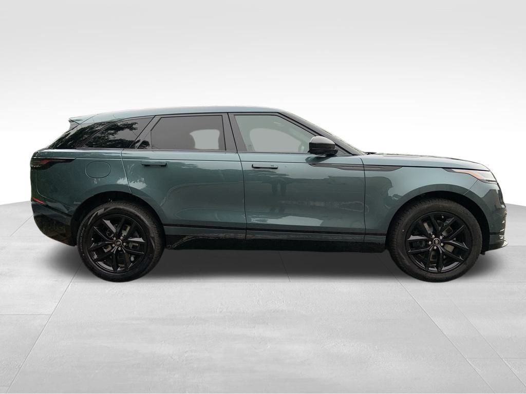 2026 Land Rover Range Rover Velar SE photo 4