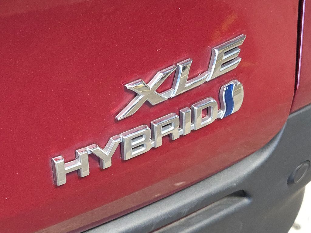 2023 Toyota Sienna XLE photo 30