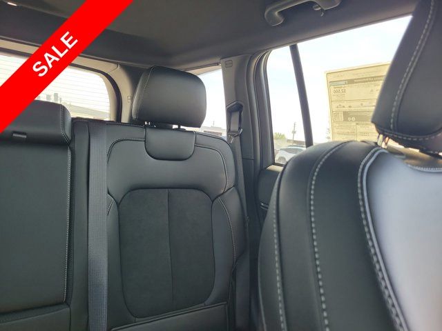 2025 Jeep Grand Cherokee Altitude photo 14