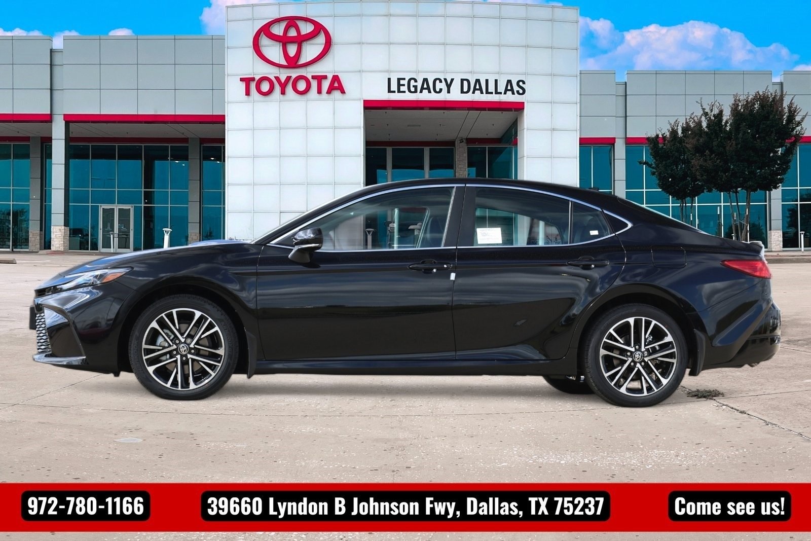 2026 Toyota Camry XLE photo 4