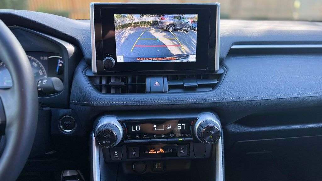 2024 Toyota RAV4 Hybrid XLE photo 25