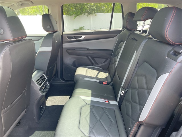 2025 Volkswagen Atlas Peak Edition SE Technology photo 38
