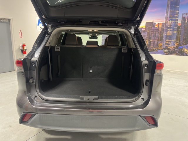 2021 Toyota Highlander XLE photo 24