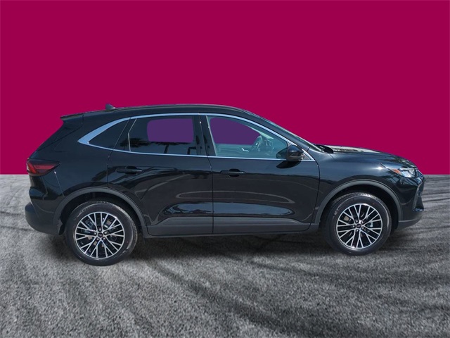 2025 Ford Escape Plug-In Hybrid SE photo 3