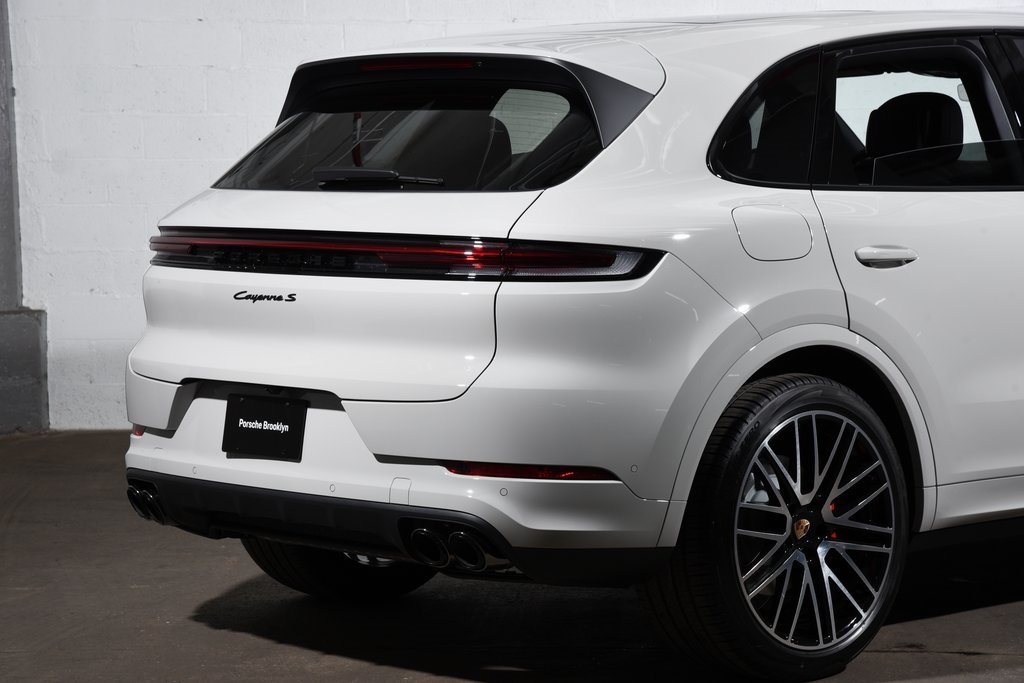 2026 Porsche Cayenne S photo 15