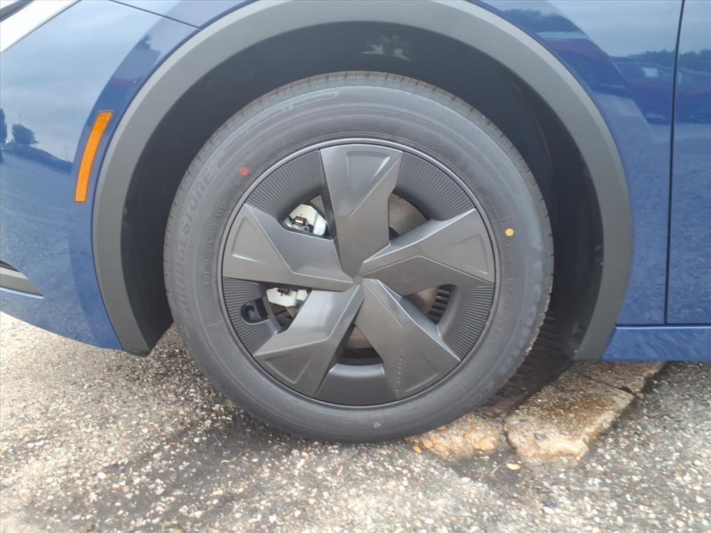 2026 Toyota Prius Plug-in Hybrid SE photo 4