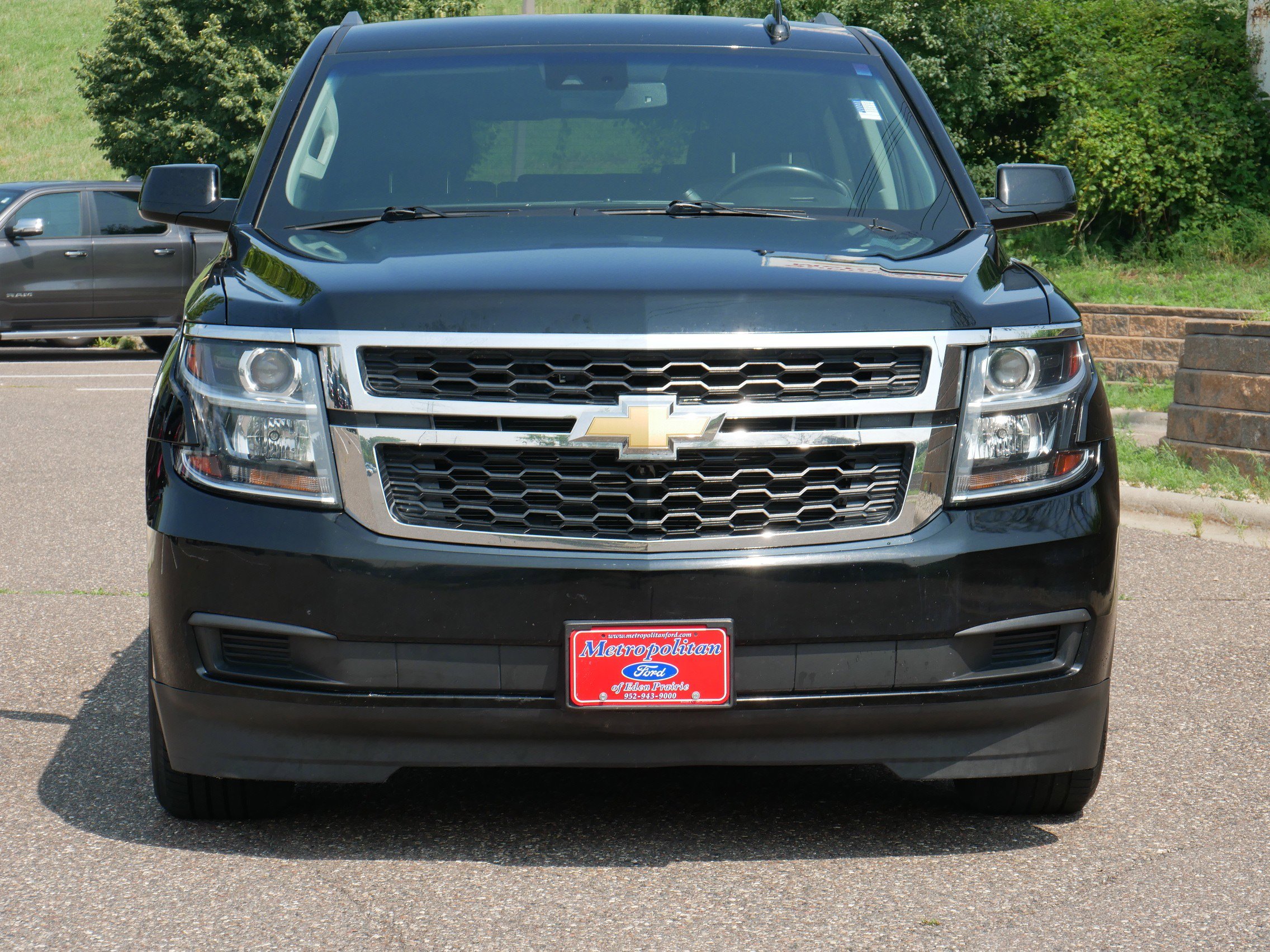 Used 2018 Chevrolet Suburban LT with VIN 1GNSKHKC0JR162501 for sale in Eden Prairie, Minnesota