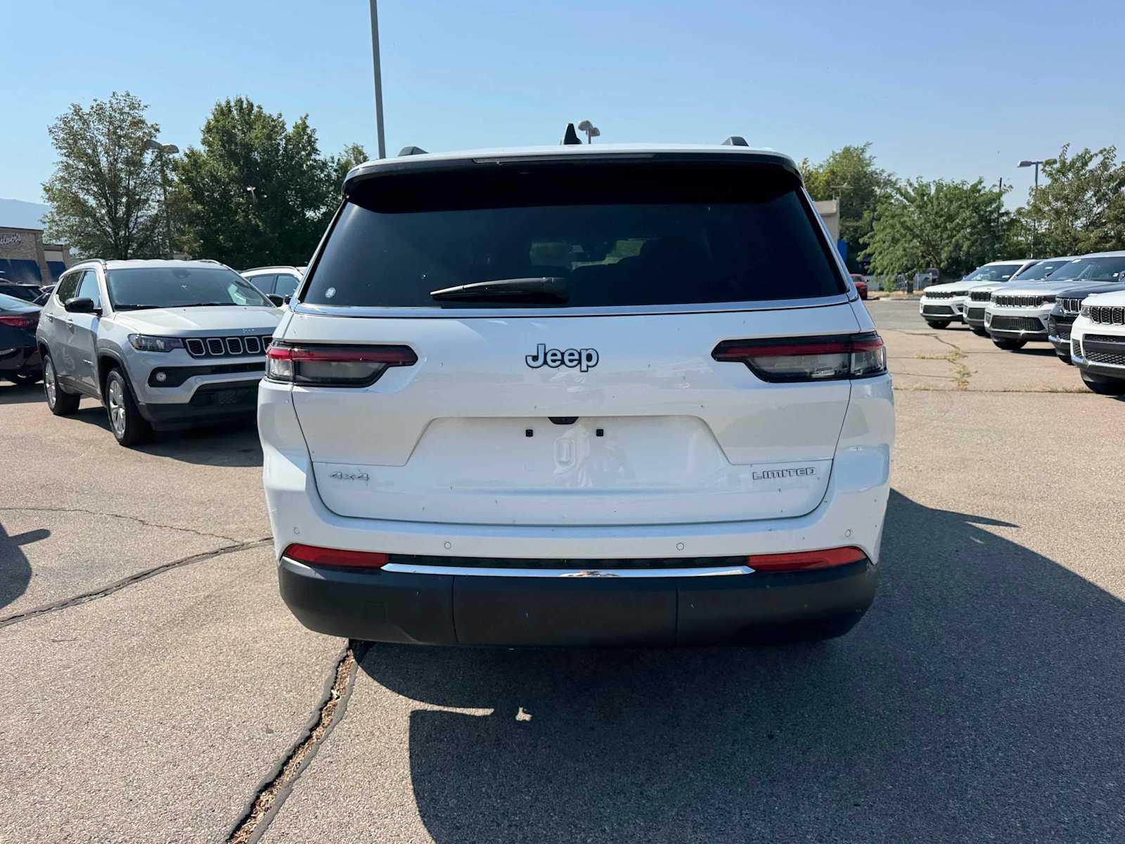 2025 Jeep Grand Cherokee Limited photo 2