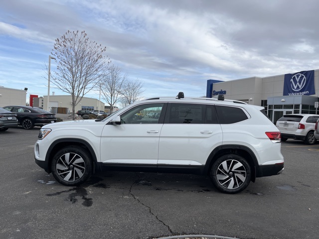 2024 Volkswagen Atlas SEL photo 2