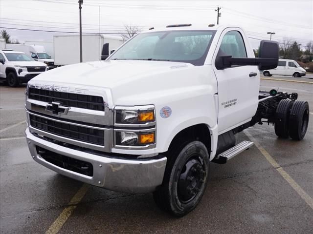 2024 Chevrolet Silverado 4500 Medium Duty Chassis Cab Work Truck's photo