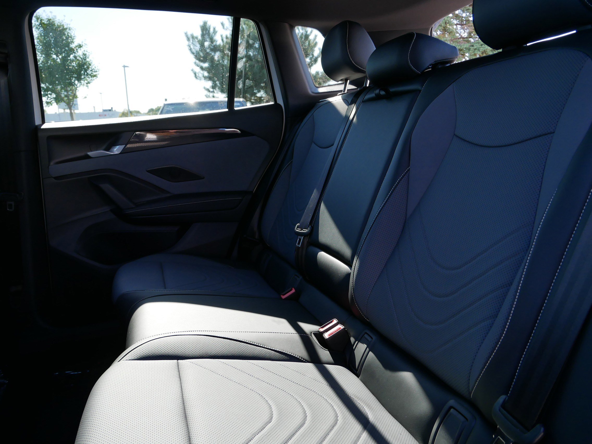 2026 Volkswagen Tiguan SE R-Line Black photo 3