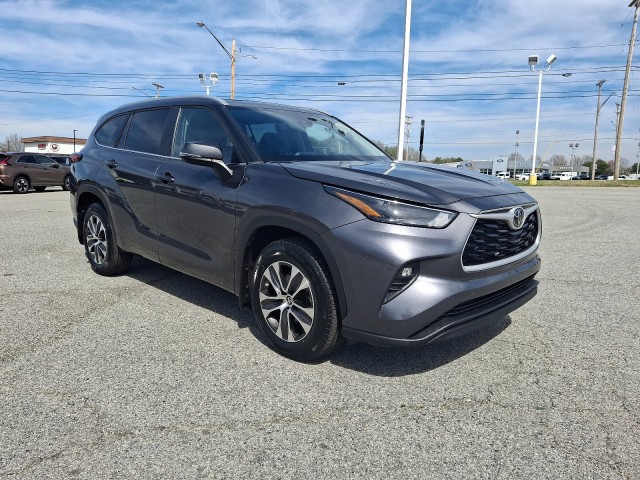 Pre-Owned 2023 Toyota Highlander XLE AWD Sport Utility