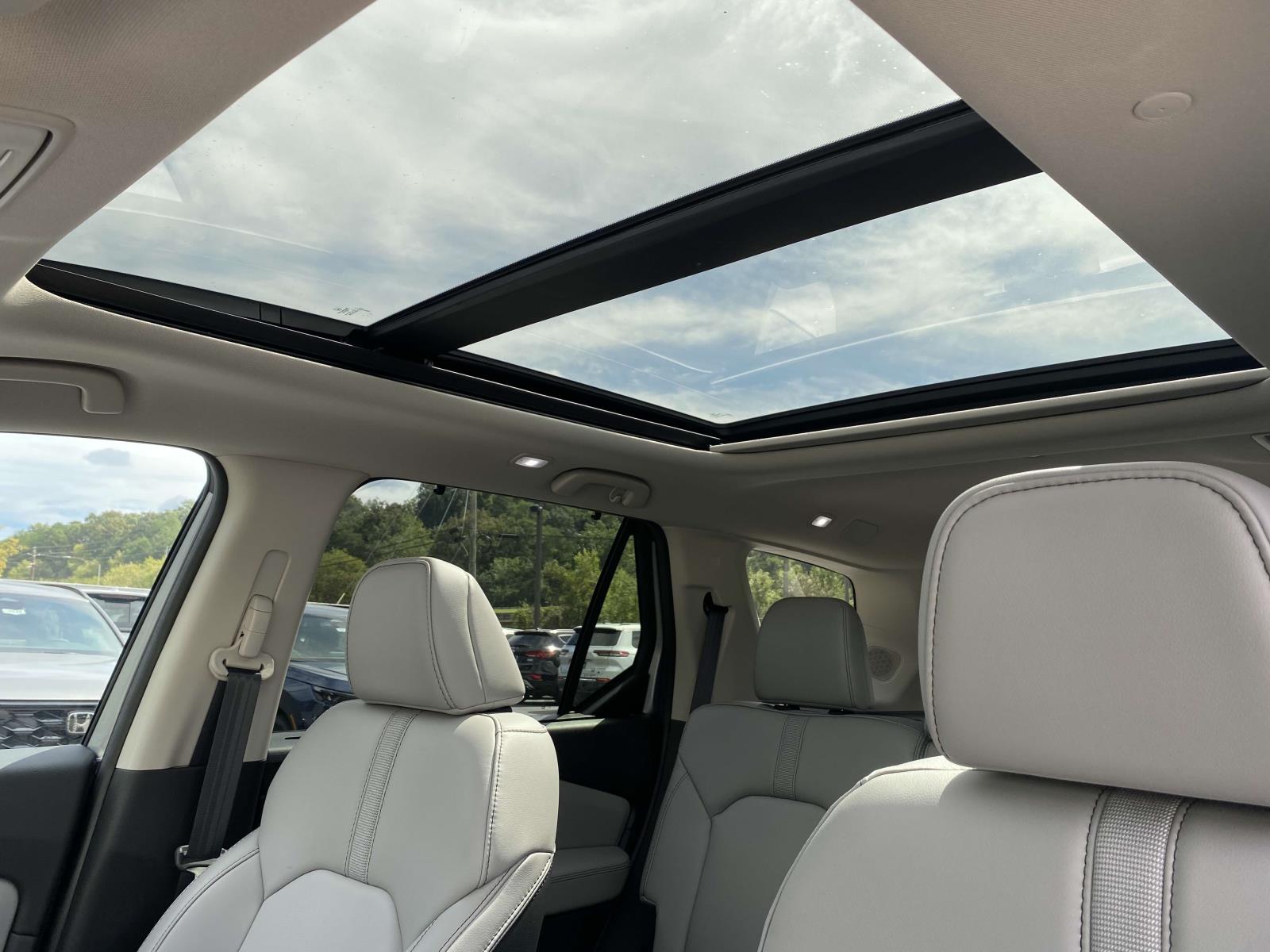 2025 Honda Pilot Touring photo 3