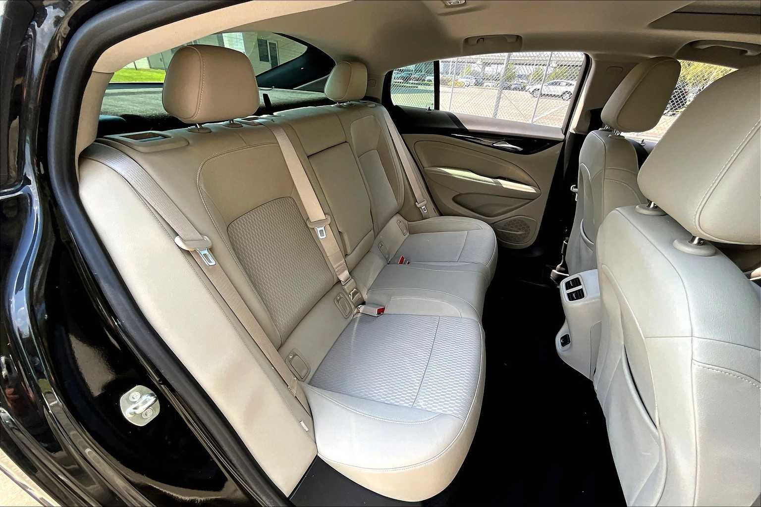 2018 Buick Regal Sportback Preferred II photo 16