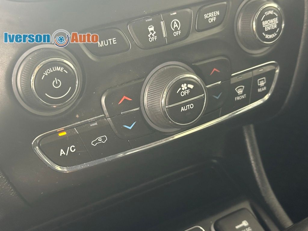2022 Jeep Cherokee Trailhawk photo 13