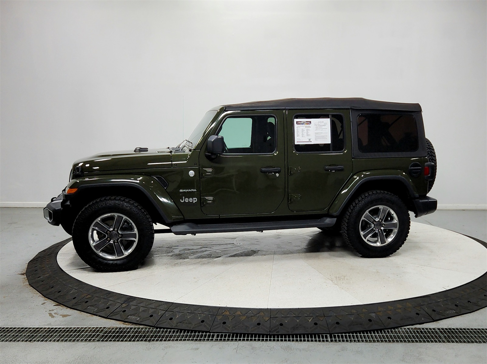 2021 Jeep Wrangler Unlimited Sahara photo 4