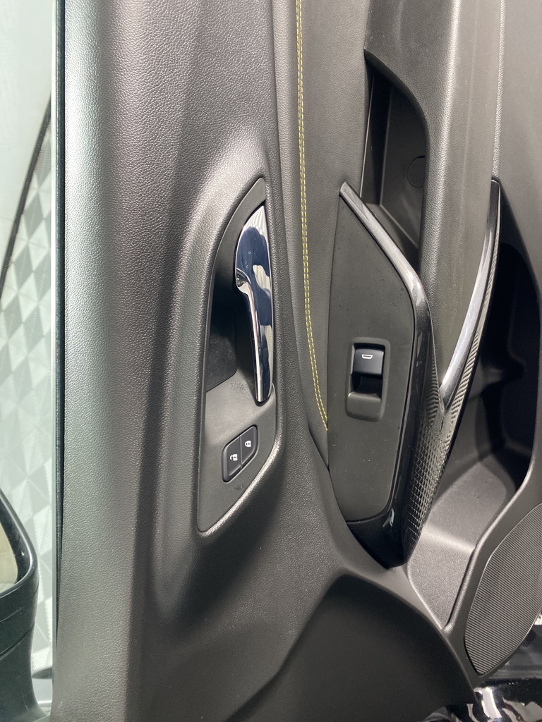 2024 Chevrolet Trax LT photo 2