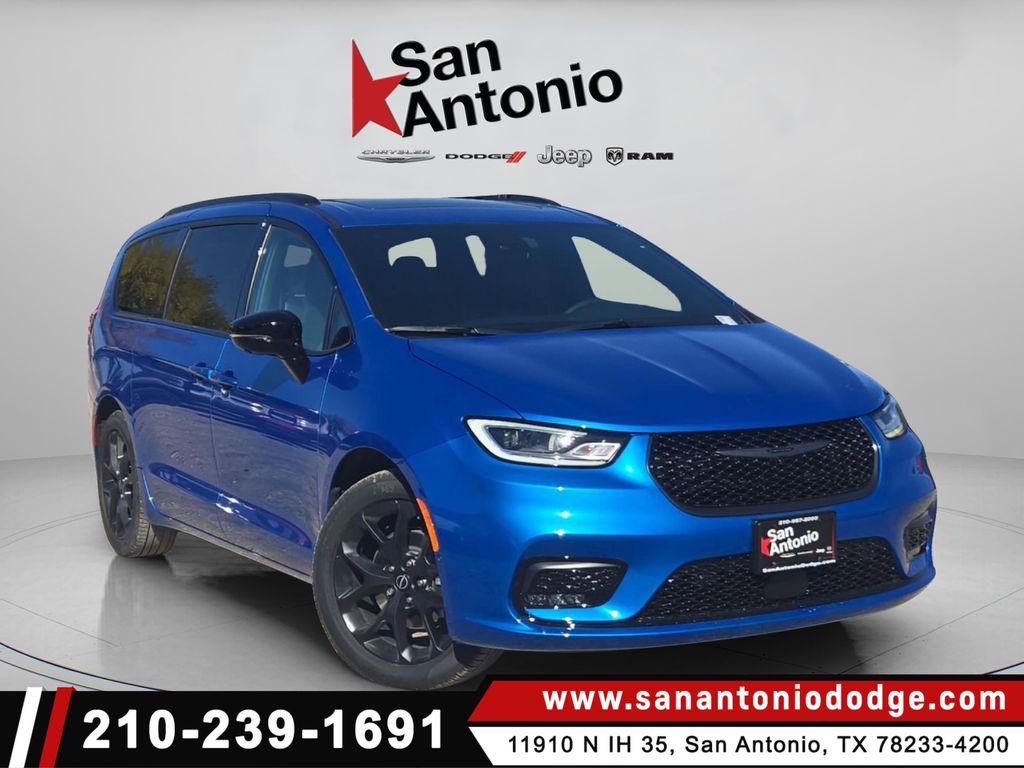 2026 Chrysler Pacifica Limited's photo