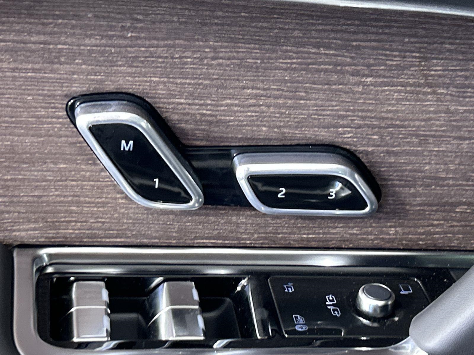2025 Land Rover Range Rover SE photo 22