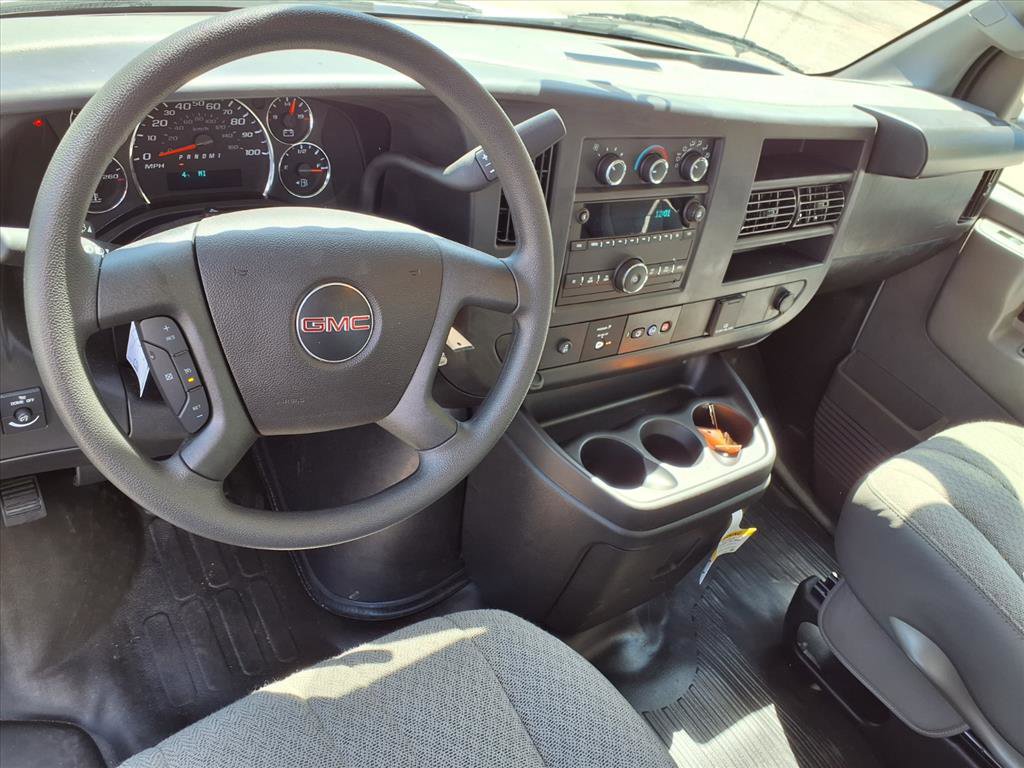 2025 Gmc Savana 3500 Cutaway photo 2