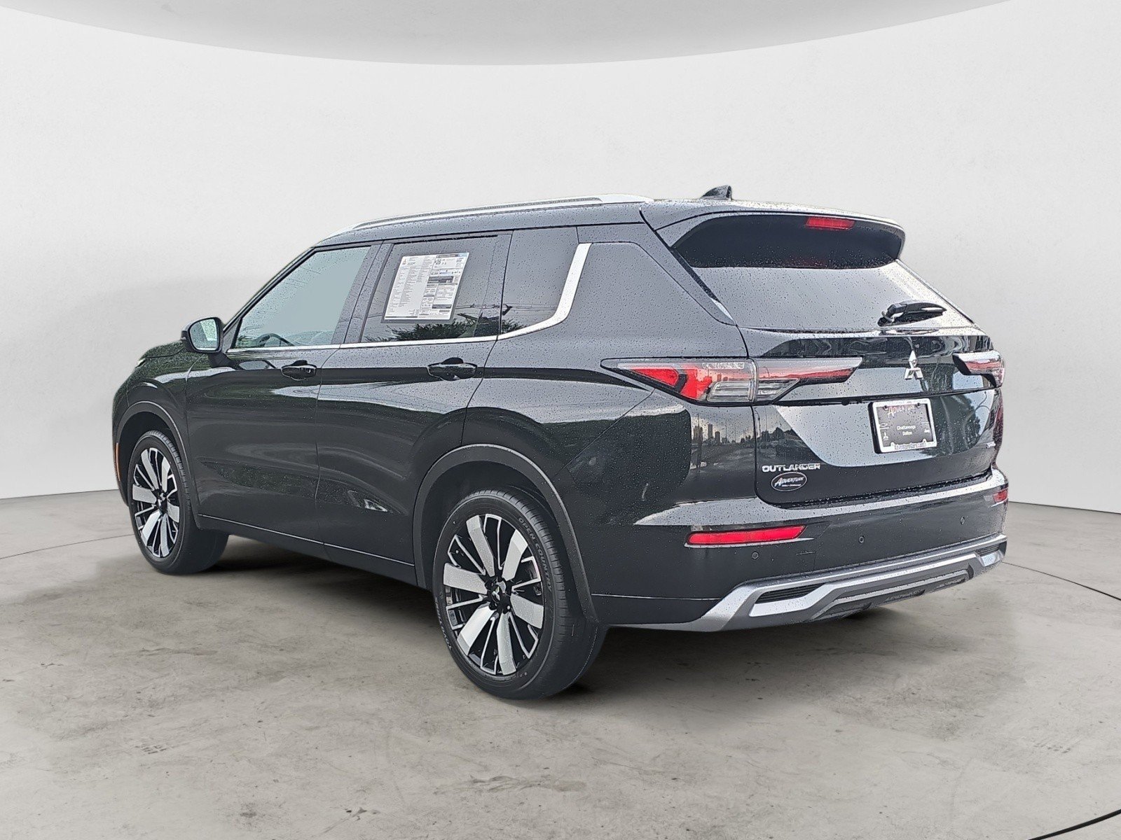 2025 Mitsubishi Outlander SEL photo 3