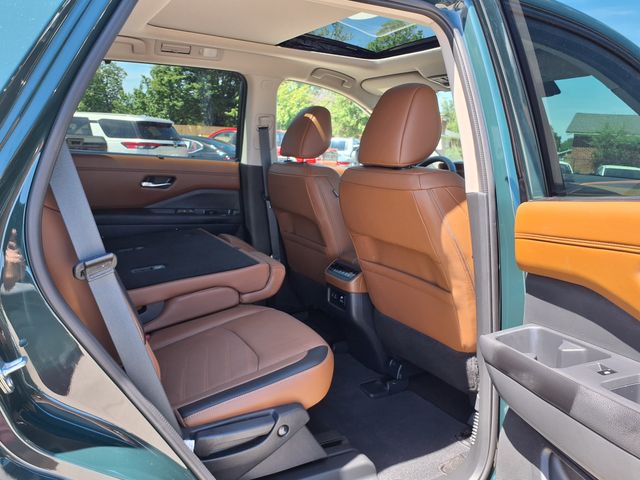 2024 Nissan Pathfinder Platinum photo 18