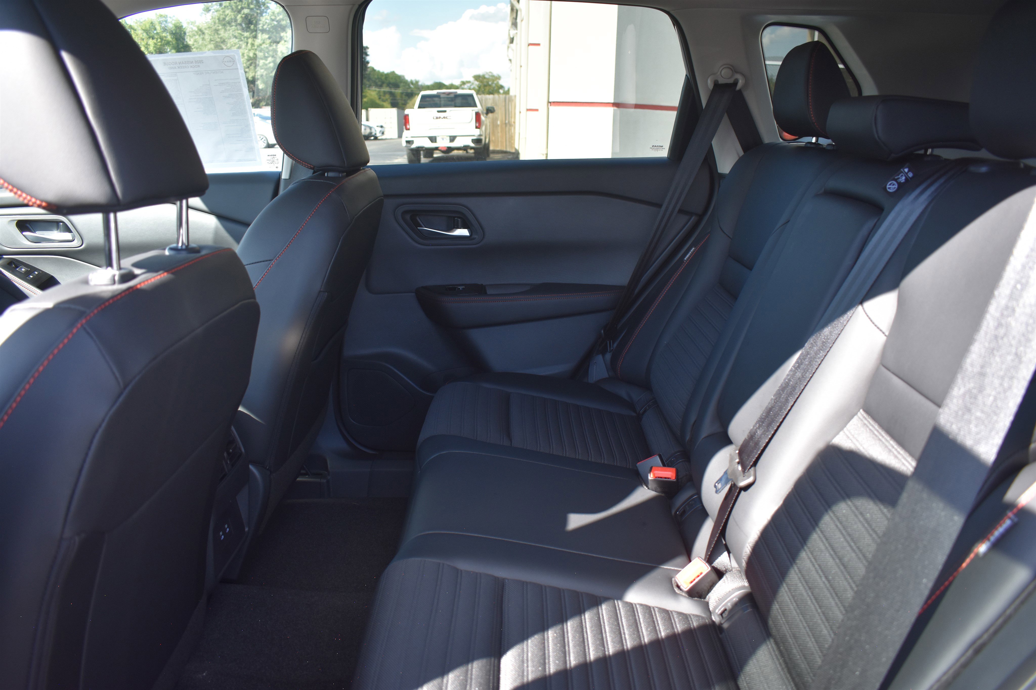 2026 Nissan Rogue SV photo 5