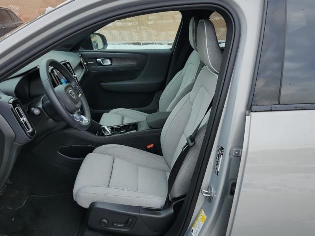 2023 Volvo XC40 Recharge Ultimate photo 4