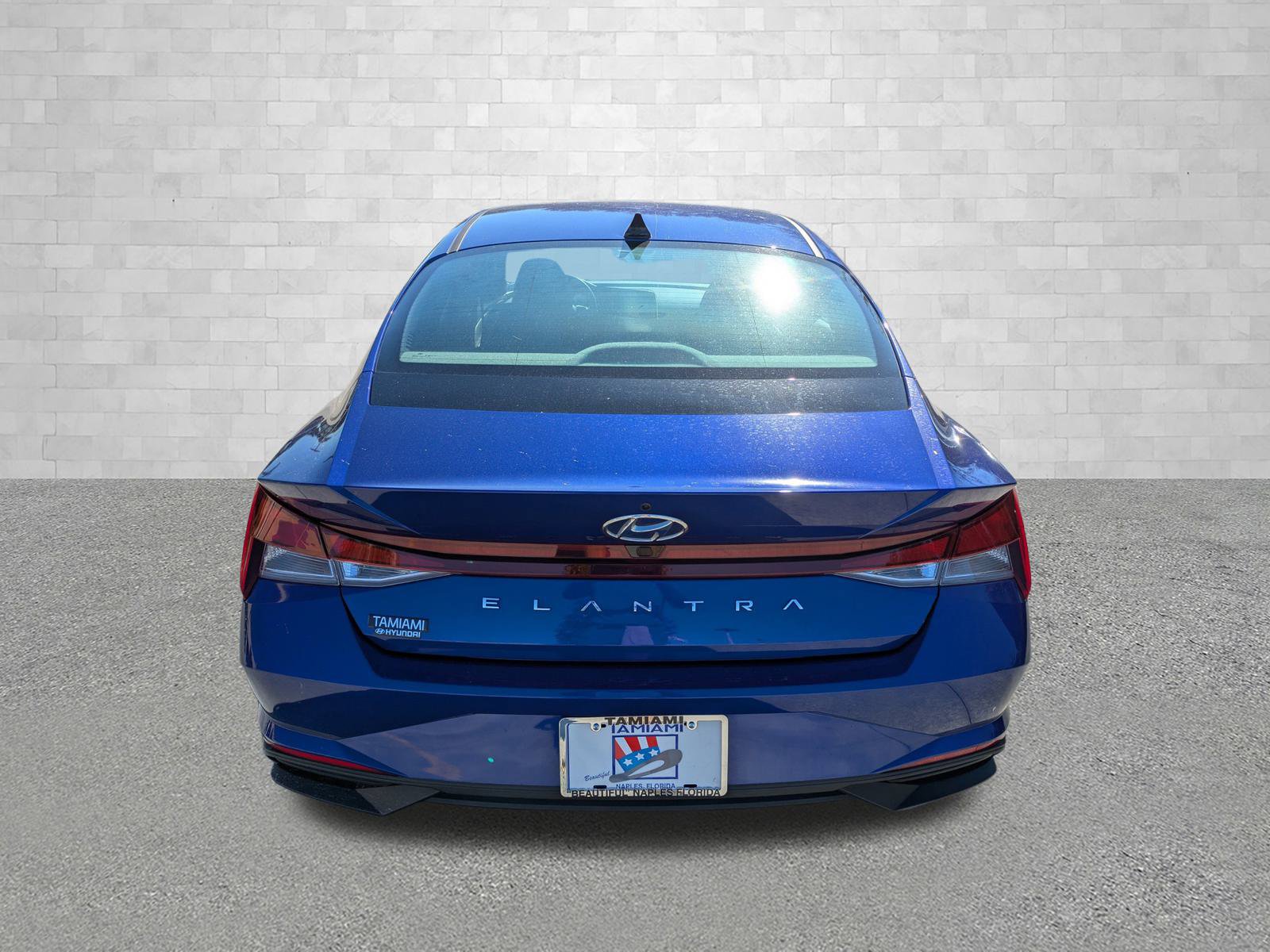 2023 Hyundai Elantra SEL photo 3