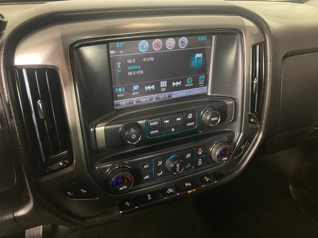 Used 2018 Chevrolet Silverado 1500 LT with VIN 1GCVKREC8JZ371525 for sale in Elk River, Minnesota