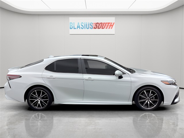 2023 Toyota Camry Hybrid SE photo 2