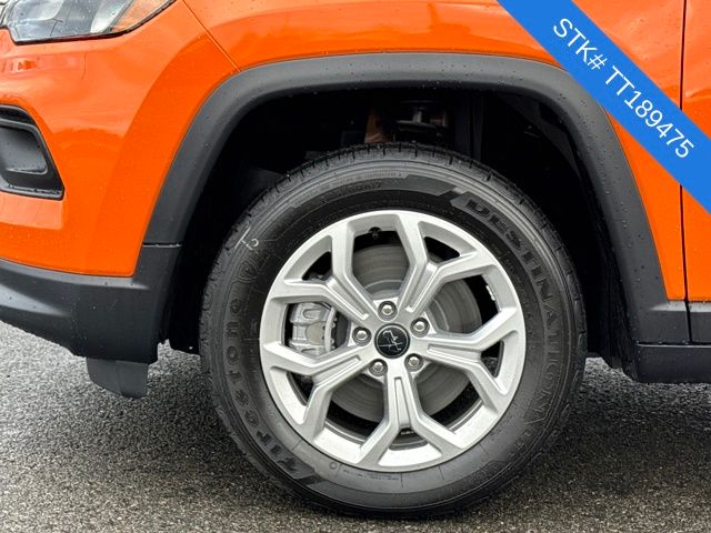 2026 Jeep Compass Latitude photo 4