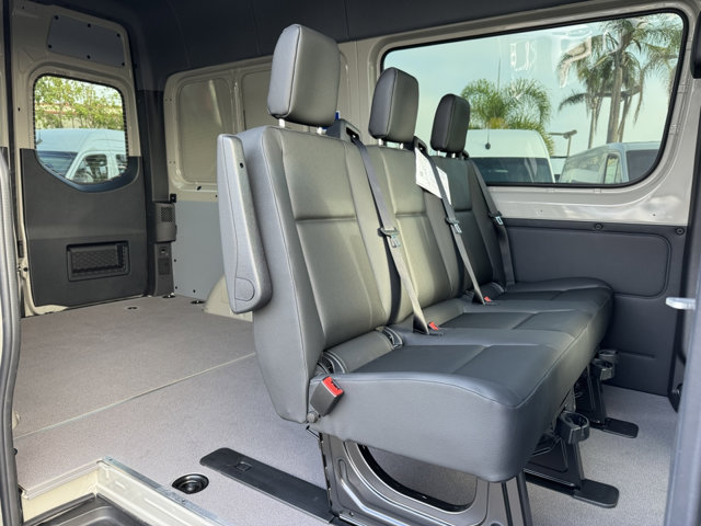2025 Mercedes Benz Sprinter 2500 photo 3