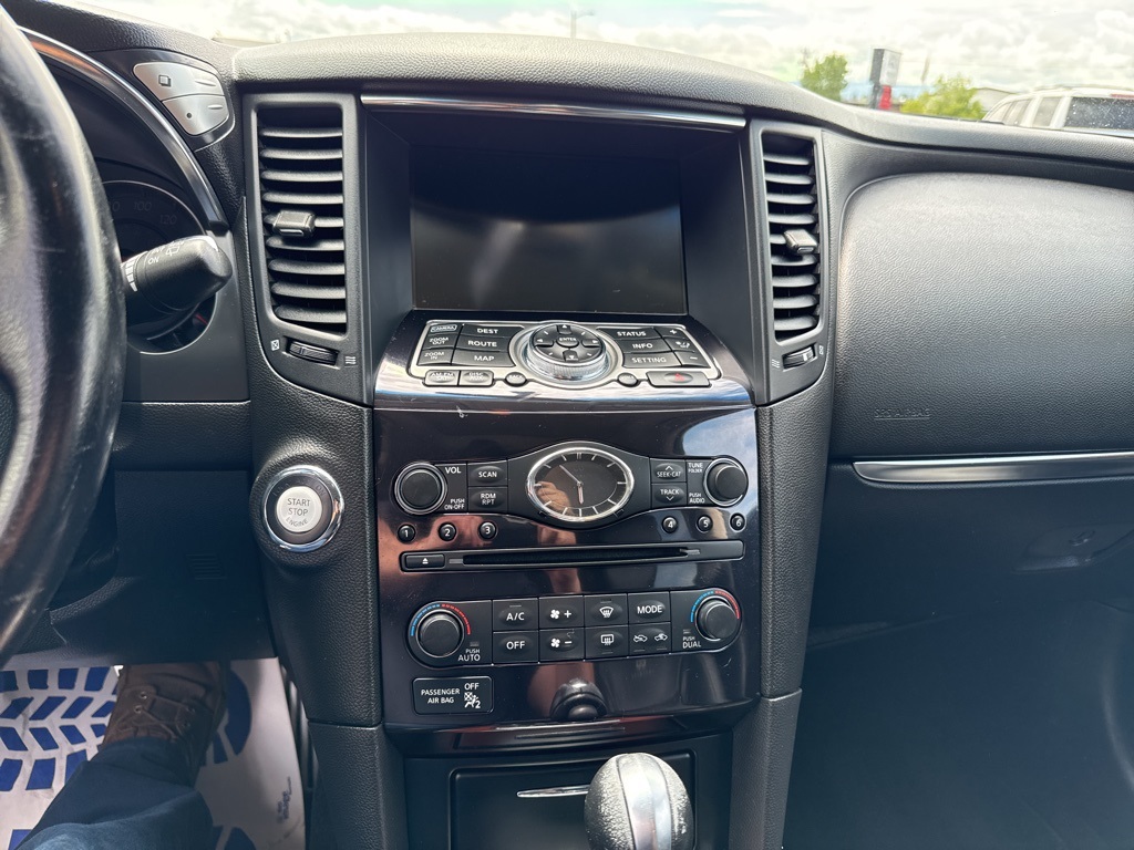 2011 Infiniti FX35 Base photo 16