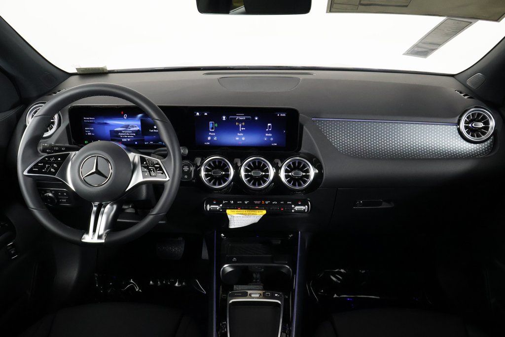 2025 Mercedes Benz GLA 250 photo 4