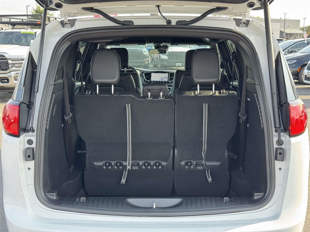 2026 Chrysler Voyager LX photo 28