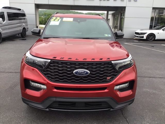 2022 Ford Explorer ST photo 3