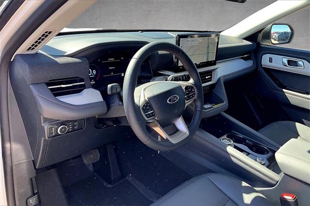 2026 Ford Explorer photo 4