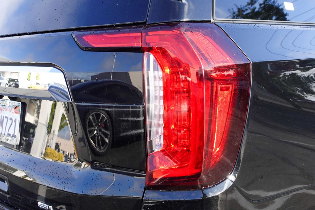 2022 Gmc Yukon SLE photo 9