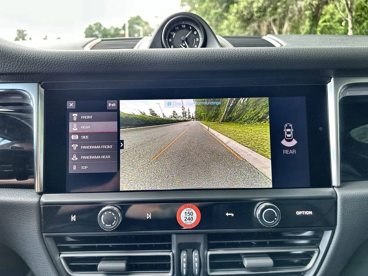 2026 Porsche Macan Base photo 21