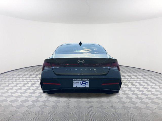 2025 Hyundai Elantra SE photo 6