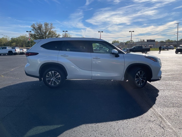 2024 Toyota Highlander XLE photo 6