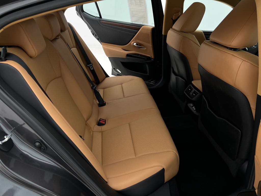 2022 Lexus ES 350 photo 16