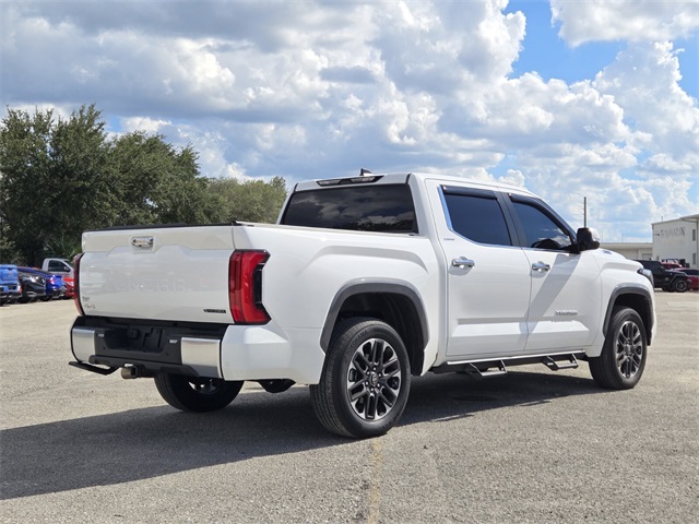 2025 Toyota Tundra Limited CrewMax photo 4